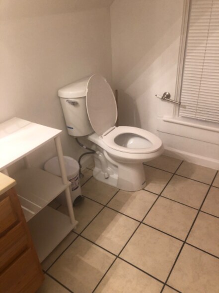 Building Photo - 35 River St