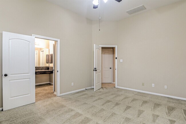 Building Photo - 19 Cheswood Manor Court