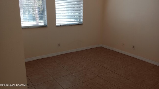 Building Photo - 561 Lambert St SW