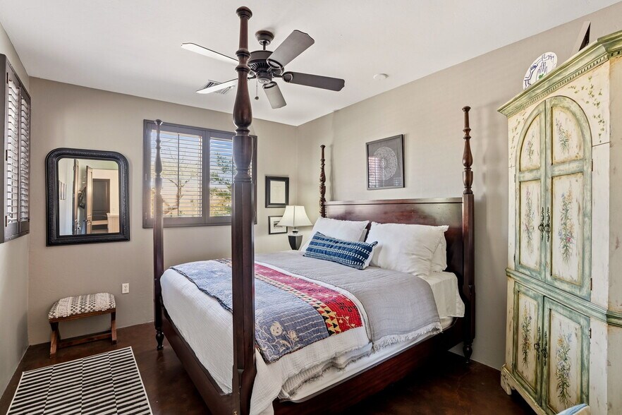 Building Photo - 42 Calle Maria Elena