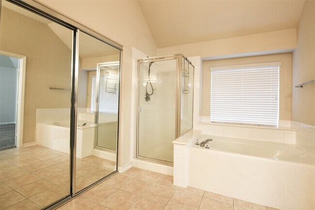 Building Photo - 22 E Hobbit Glen Dr