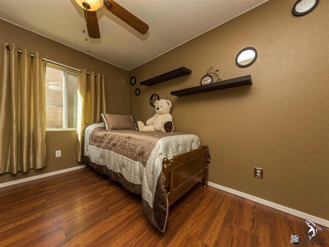 Building Photo - 8166 E Lorenzo Ln