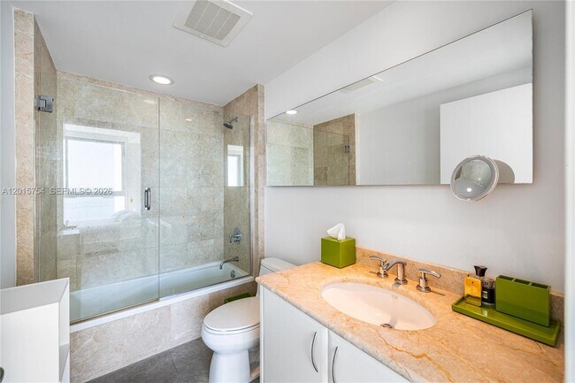 Building Photo - 1331 Brickell Bay Dr