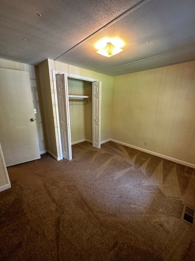 Building Photo - 4 Bedrooms, 2 Bathrooms - Home in Cartersville!