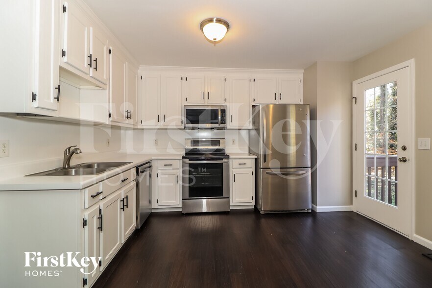 Building Photo - 189 Michael St