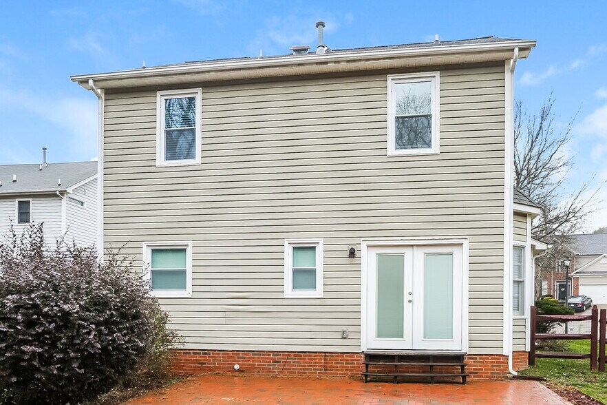 Building Photo - 4110 Woodbury Terrace NW
