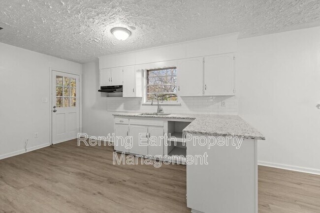 Building Photo - 2005 Snavely Ave SW