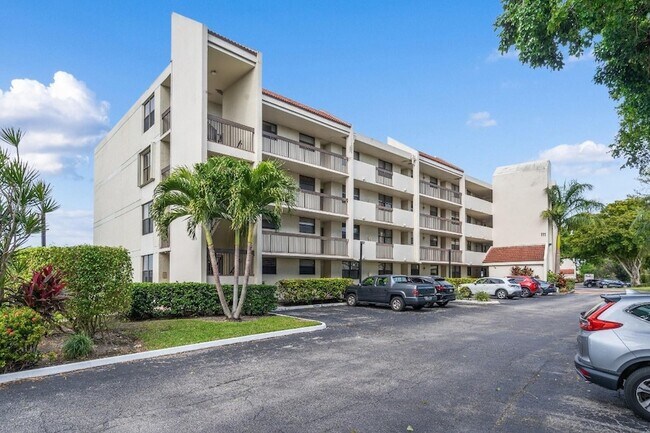 Building Photo - 111 Lake Emerald Dr