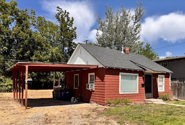 Building Photo - North End 2 Bedroom 1 Bathroom Cottage