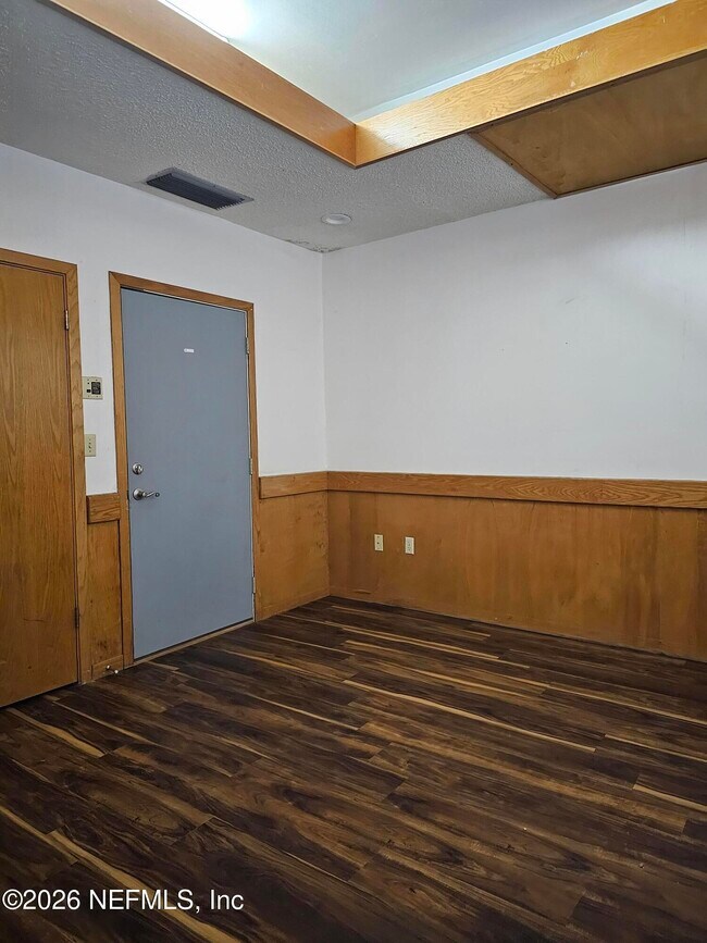 Building Photo - 3175 Ravines Rd