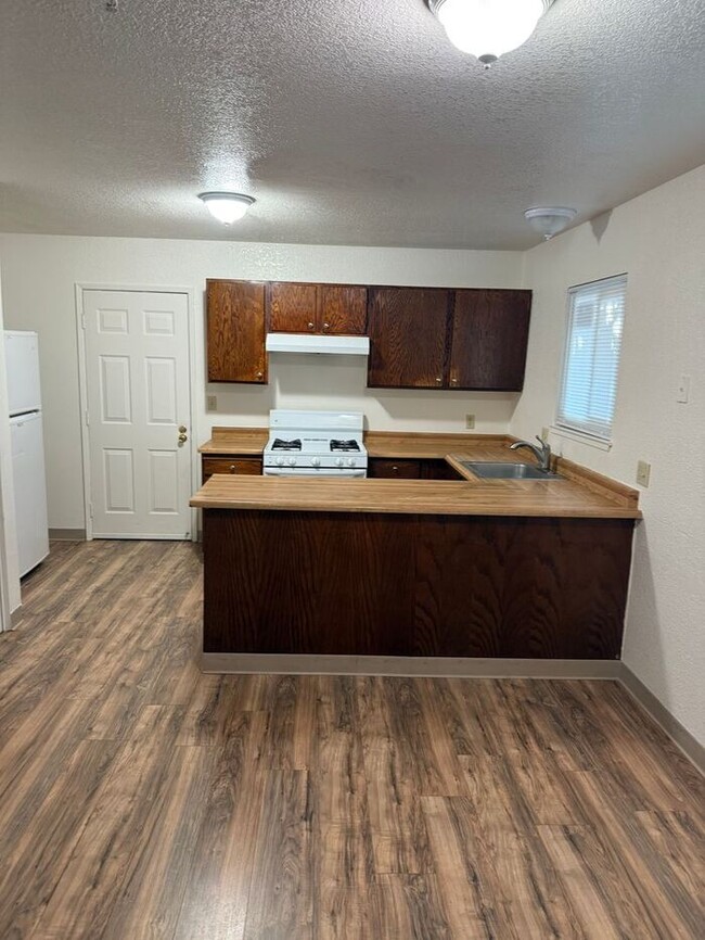 Building Photo - **MOVE IN BONUS $500 off first month rent*...