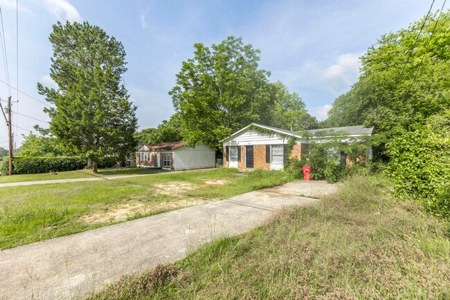 Building Photo - 5741 Bloomfield Rd