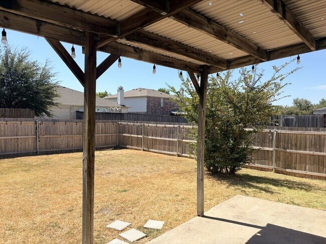 Building Photo - 1525 Melrose Ln