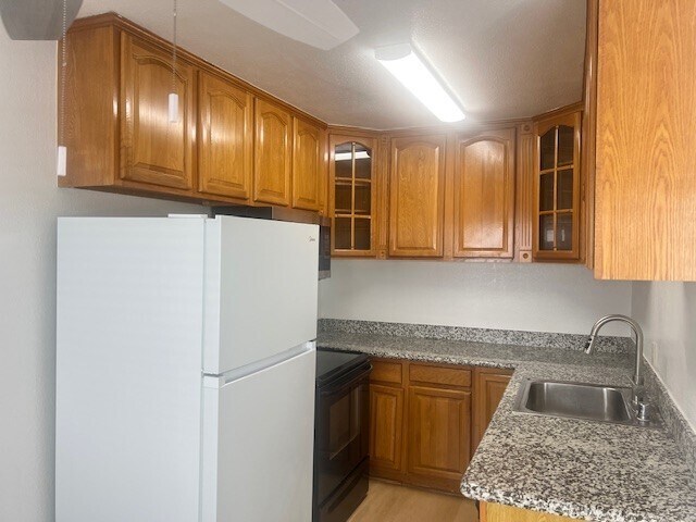 Kitchen - 946 Kiely Blvd