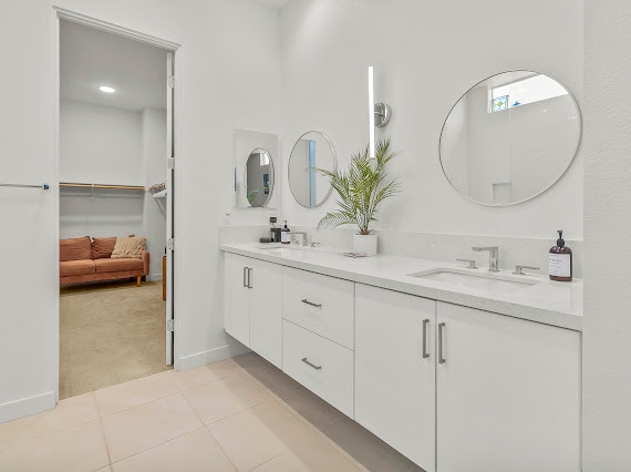 Primary bathroom and walk in closet - 3345 Ambassador Dr