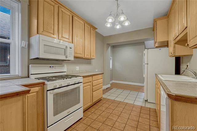 Building Photo - 468 Corona St