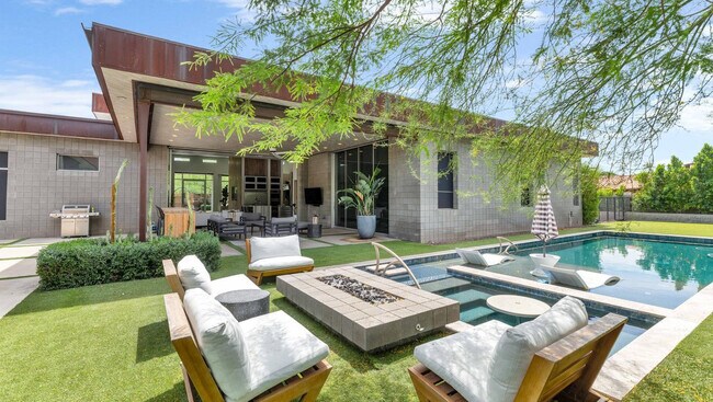 Building Photo - 4912 N 45th St