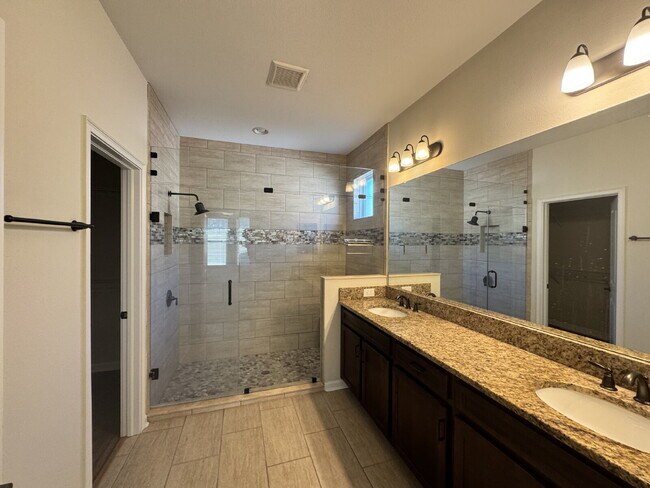 Building Photo - Apply now gets 15-Days rent for FREE!  3-Bed Home plus a Office room with Granite Touches & Spaci...