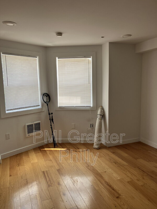 Building Photo - 332 N 62nd St