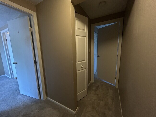 Building Photo - Charming 2-Bed Condo Retreat with 1.5 Baths in Prime Greenwood Location – 1088 Sq Ft of Comfort!