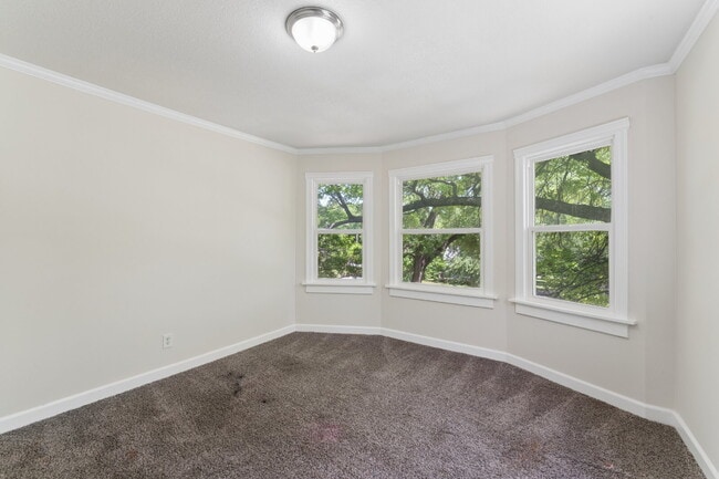 Building Photo - Welcome home to this stunning, light-filled rental that truly has it all! Featuring huge living s...