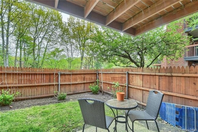 Building Photo - 6 Bronxville Glen Dr