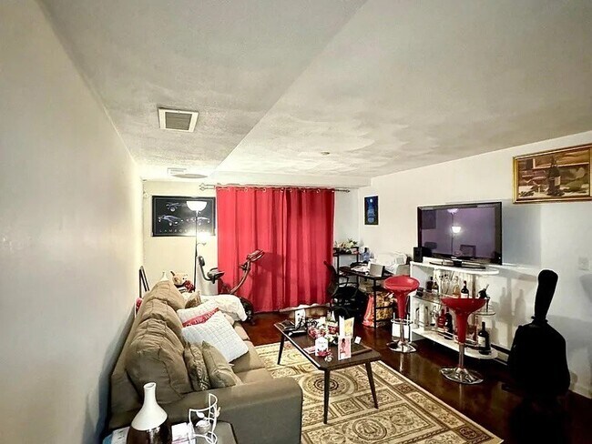 Building Photo - 205 Ferry St