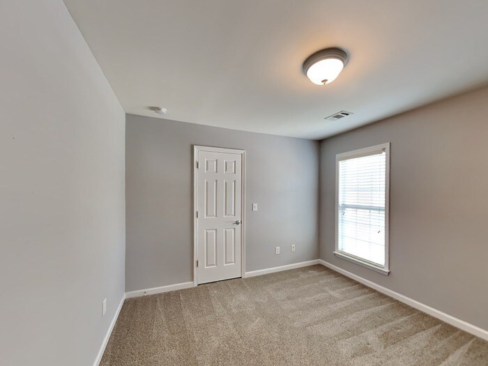 Building Photo - 755 Earlham Dr