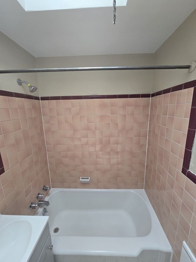 Building Photo - Spacious, Private, A Must-See Home in a Pr...