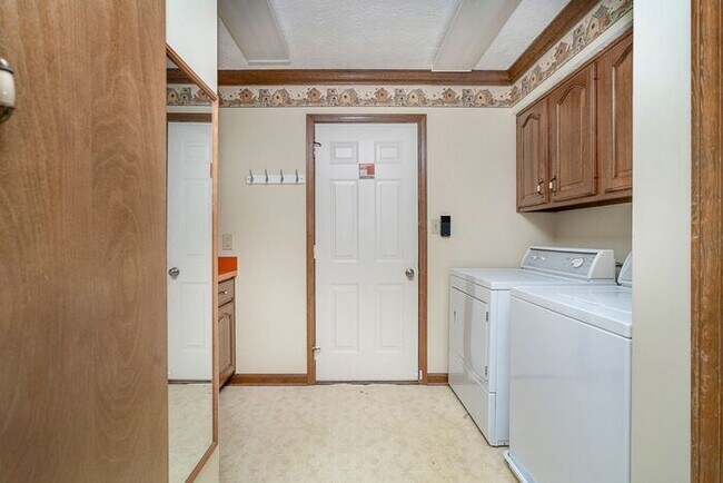 Building Photo - Beautiful Wooded Lot