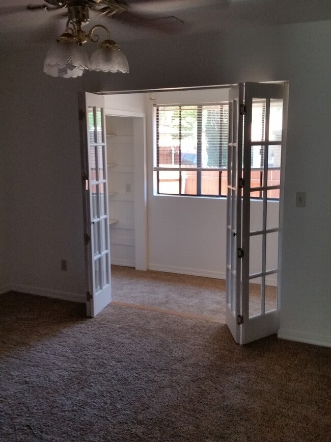 Building Photo - 155 Canyon Diablo Rd