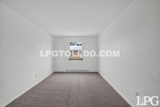 Building Photo - 1230 Bedford Woods Dr