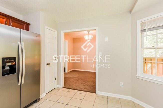 Building Photo - NOW OFFERING FIRST FULL MONTH FREE!