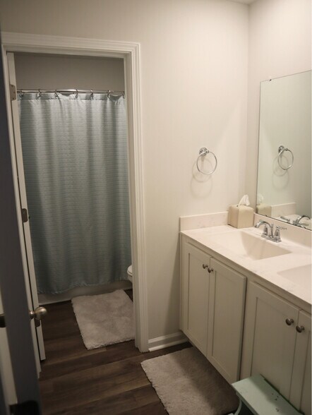 Building Photo - 404 Willet Ct