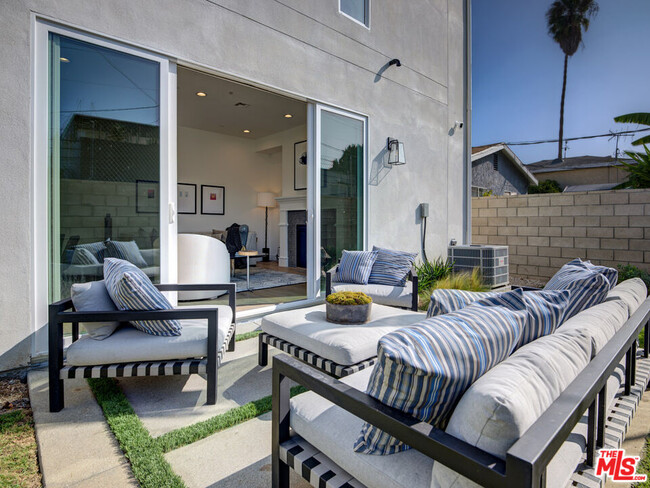 Building Photo - 6016 Comey Ave