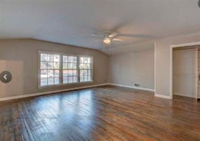 Building Photo - 909 Duncan Ln