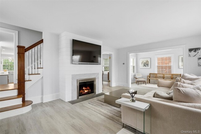 Building Photo - 225 Larchmont Ave