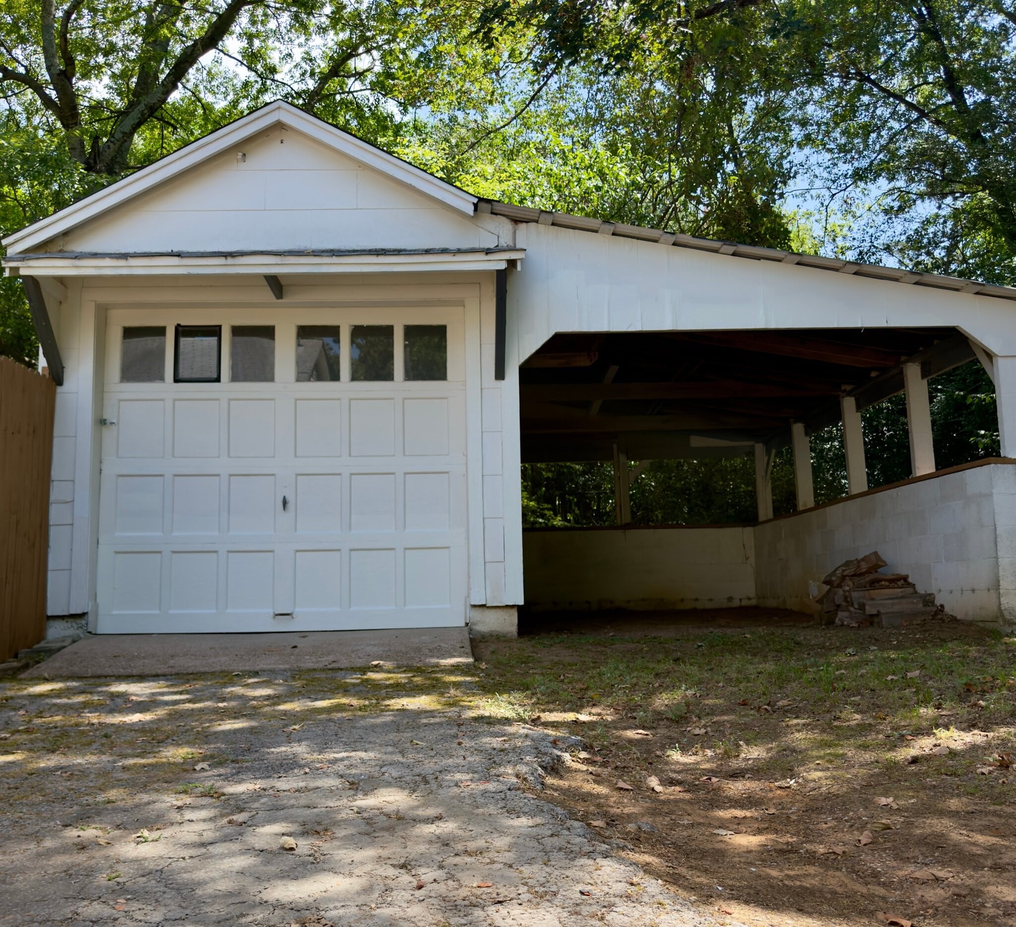 Building Photo - 633 E Barbara St