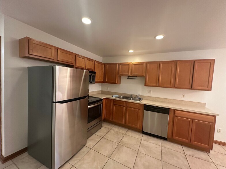 Kitchen - 2721 Blossom Ave