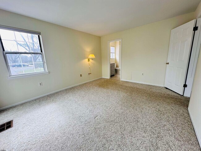 Building Photo - 550 Central Ave