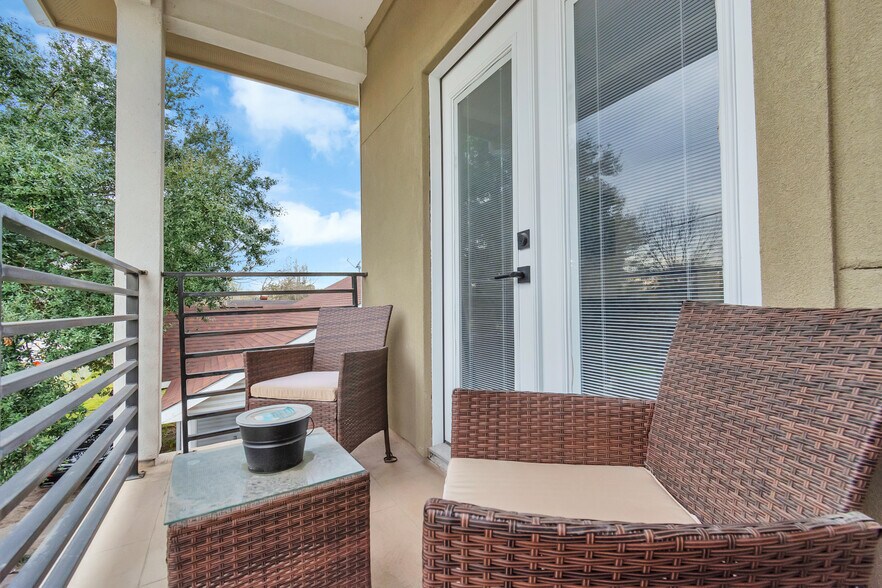 Balcony - 4209 New Orleans St