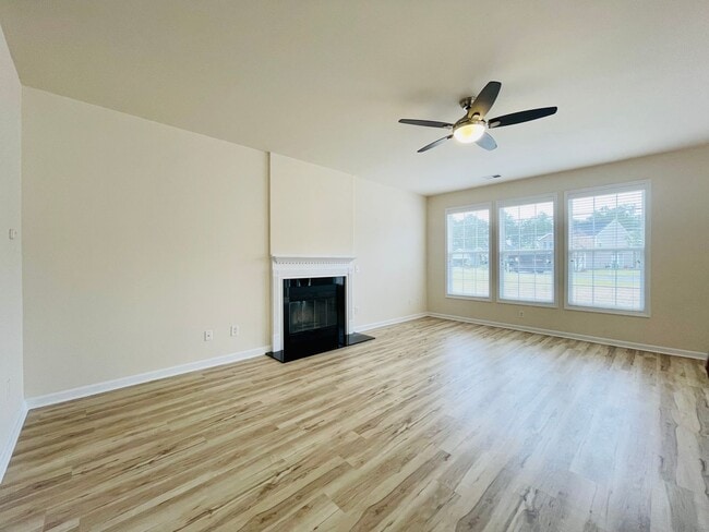 Building Photo - 4476 Farm Lake Dr
