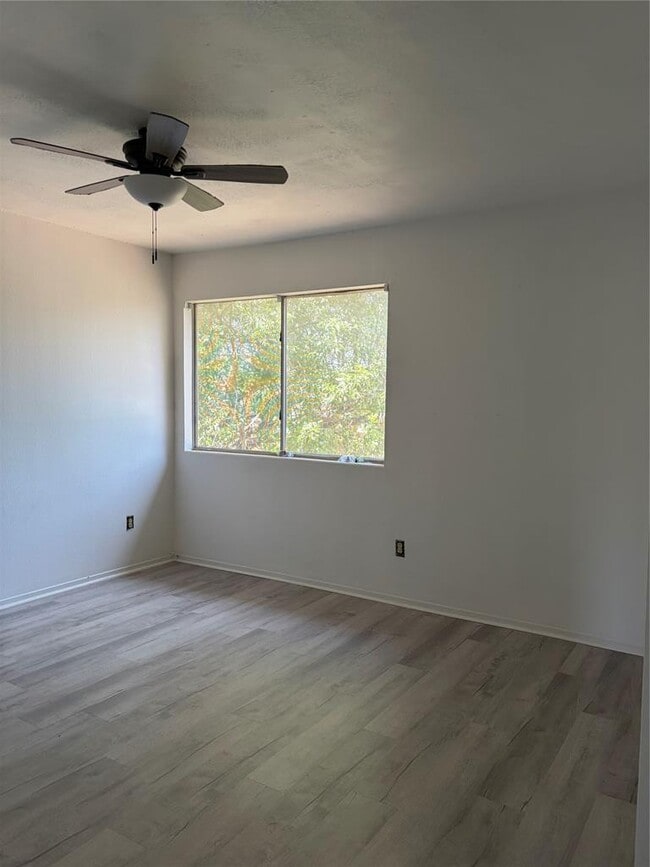 Building Photo - 3101 Birch Dr