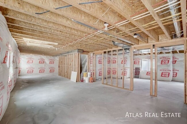 Building Photo - 1092 N Providence Wy