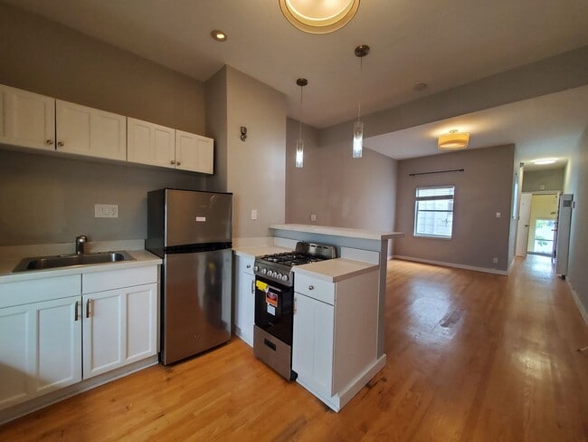 Building Photo - SOMA! 1 Bedroom in the center of it all!