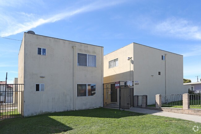 Building Photo - 840-860 Jane Dr