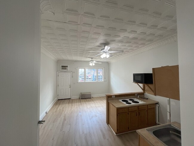 Living Area / Kitchen - 12 Gay St