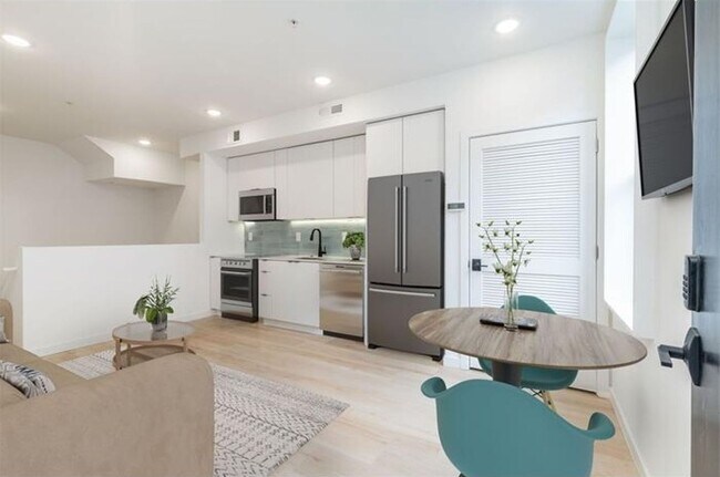 Building Photo - 2722 Hope St