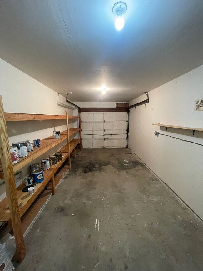 Building Photo - 770 W Airway Rd