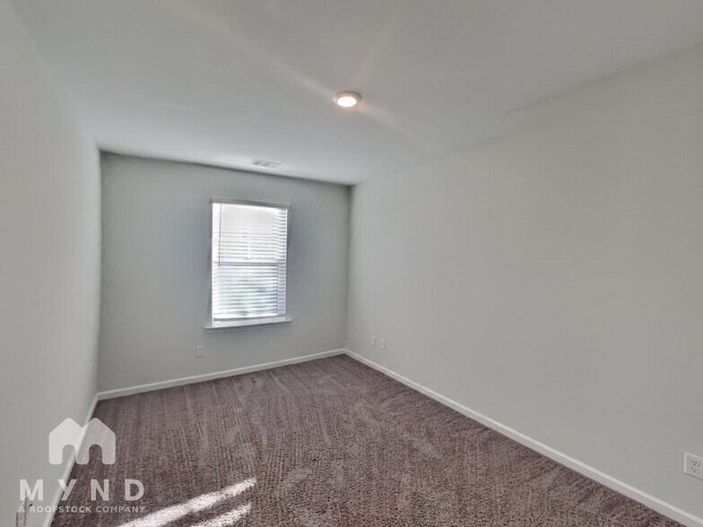 Building Photo - 26 Red Robin Ct